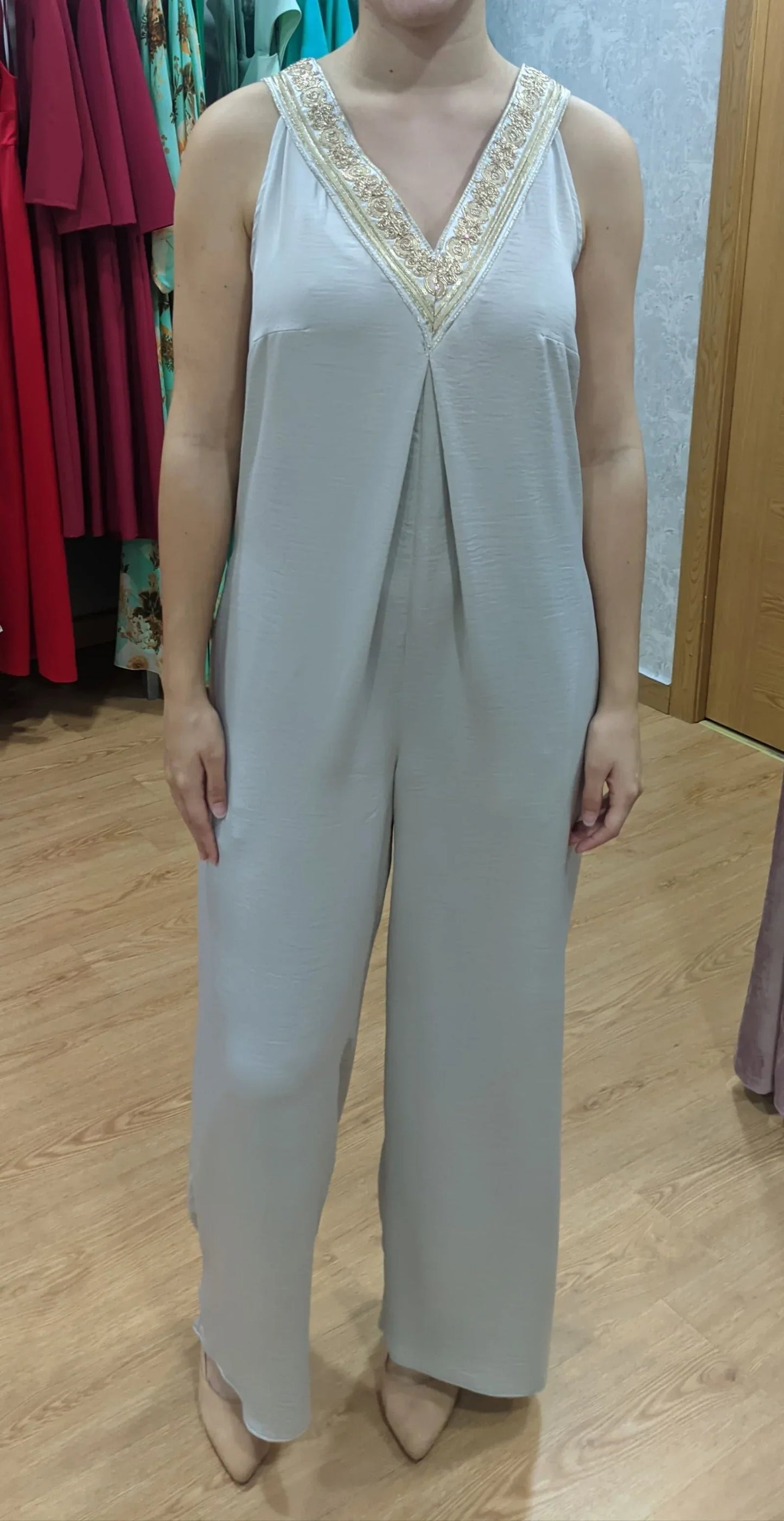 Mono saten arena con detalles dorados - PARDALETS