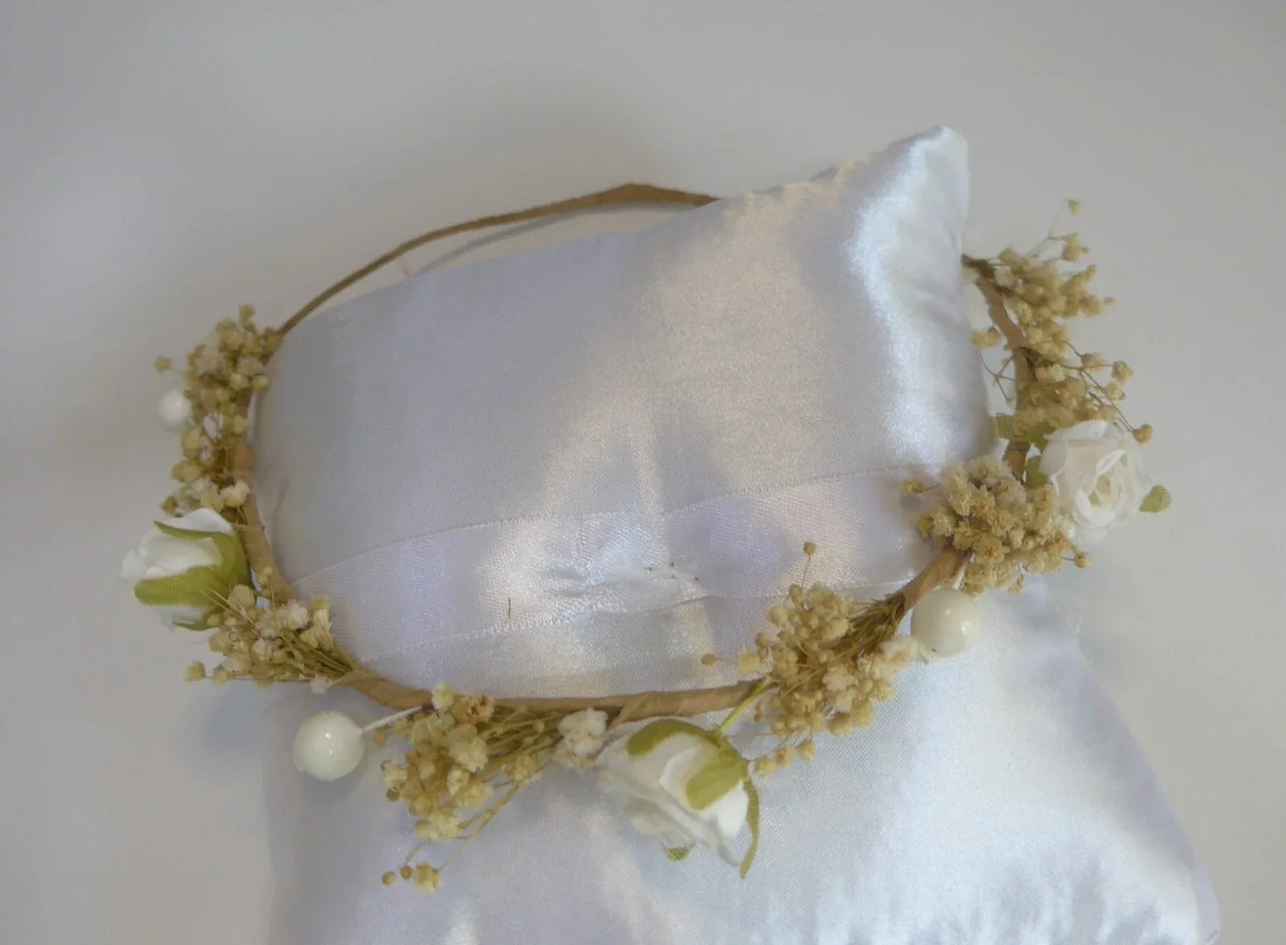 Corona flores blancas y paniculata beig - PARDALETS