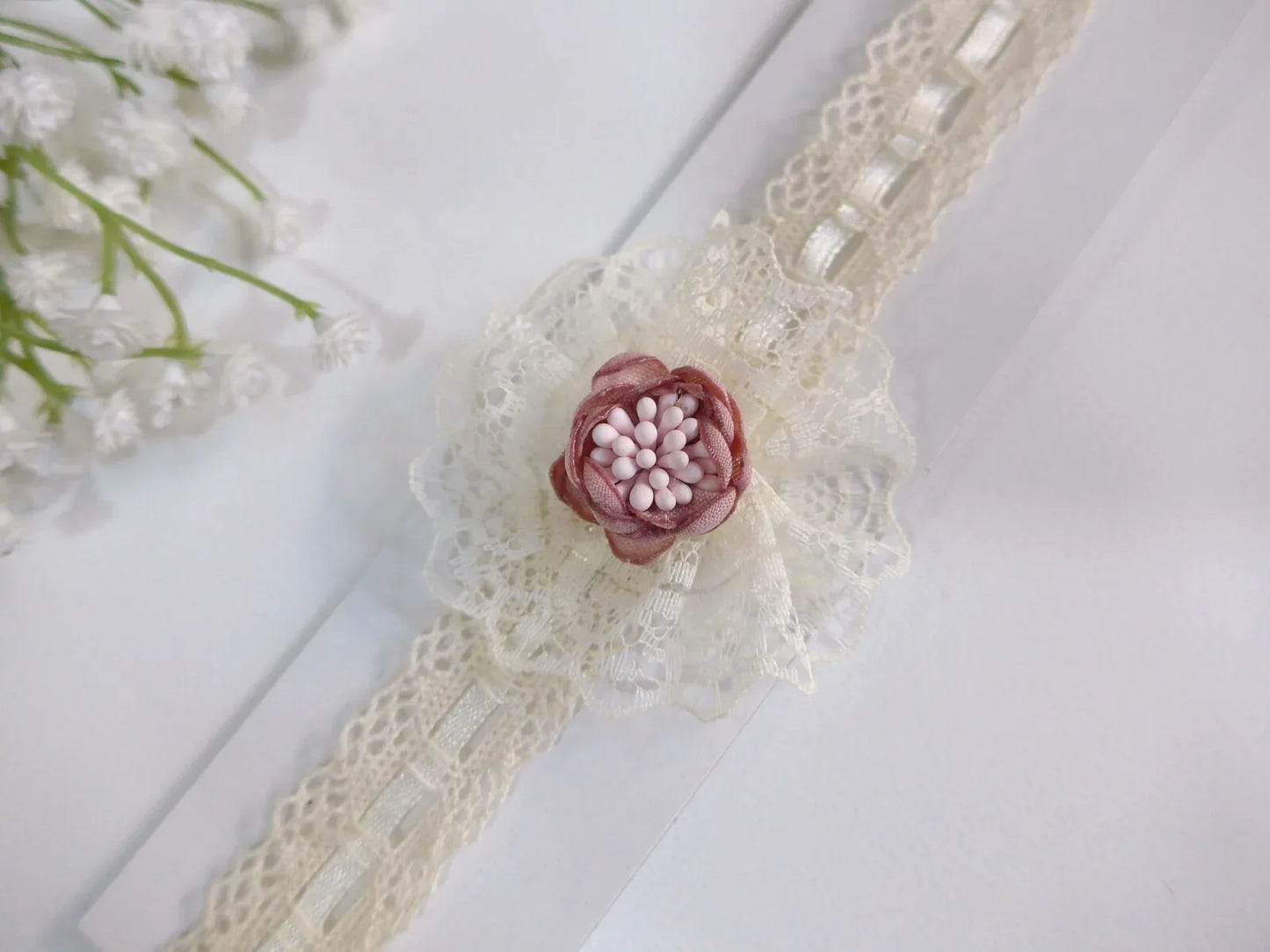 Diadema puntilla beig con roseton flor rosa - PARDALETS