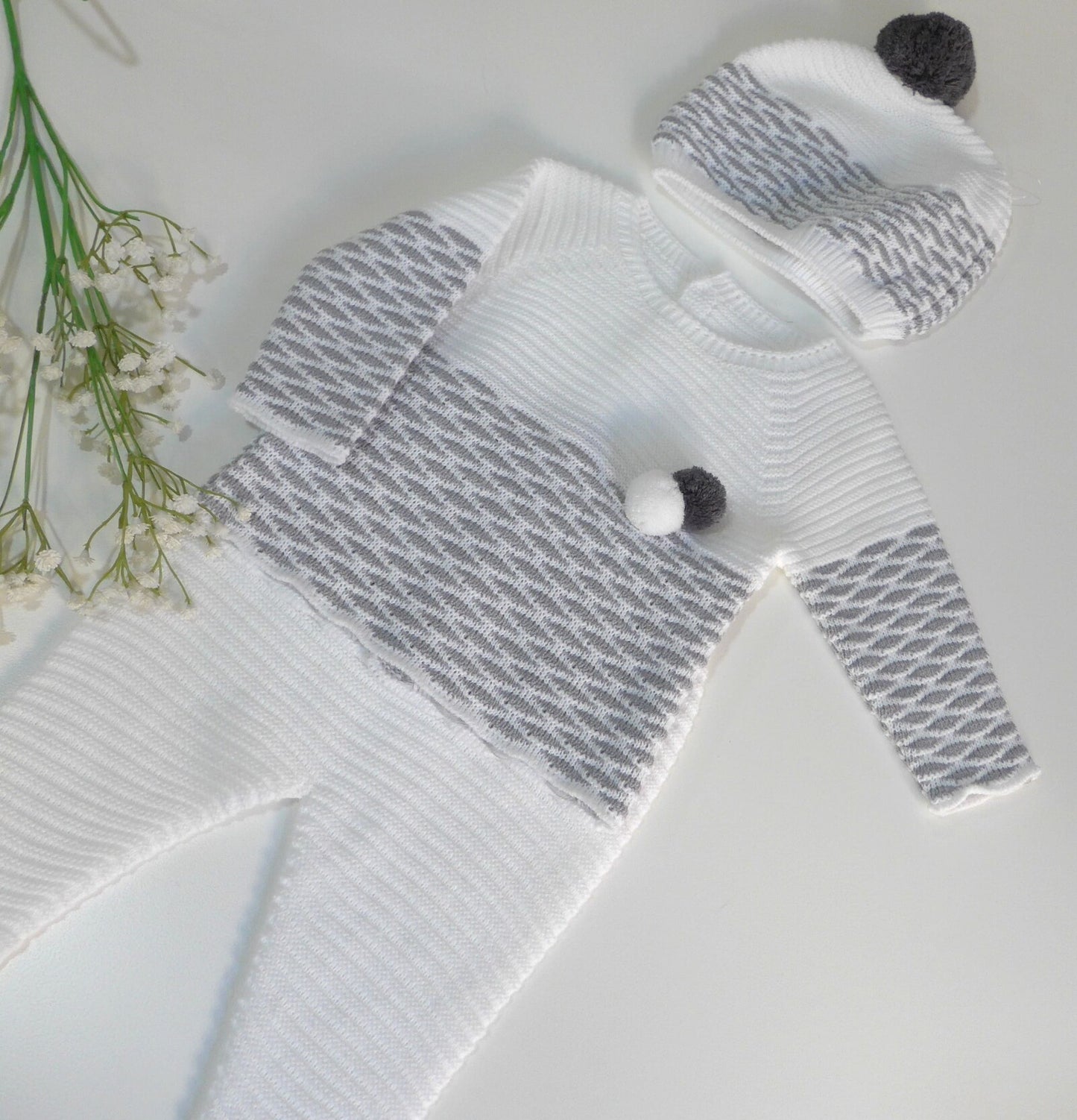 Jubon y polaina blanco y gris con gorrito