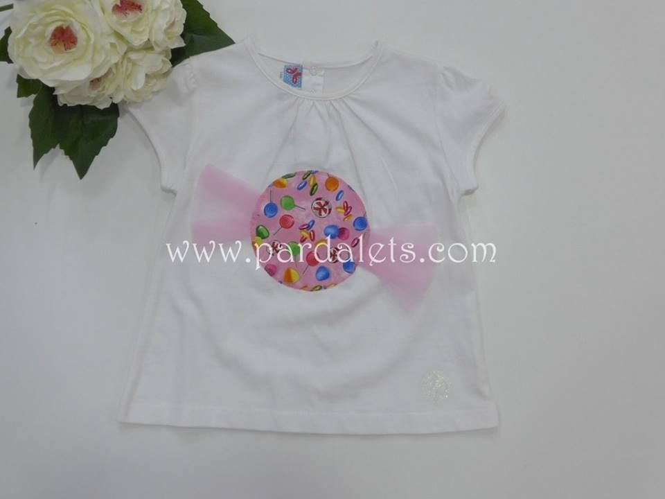 Camiseta blanca y caramelo con tul
