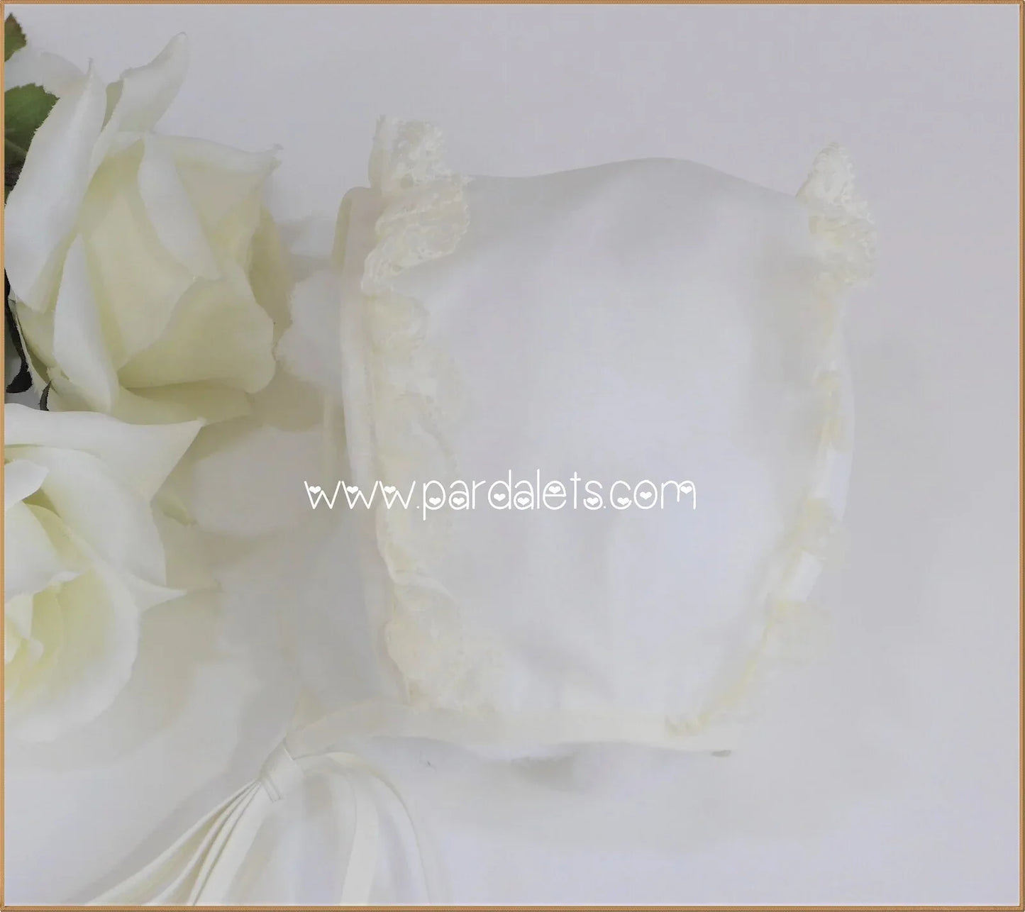 Capota organza y puntilla beig delante y detras - PARDALETS