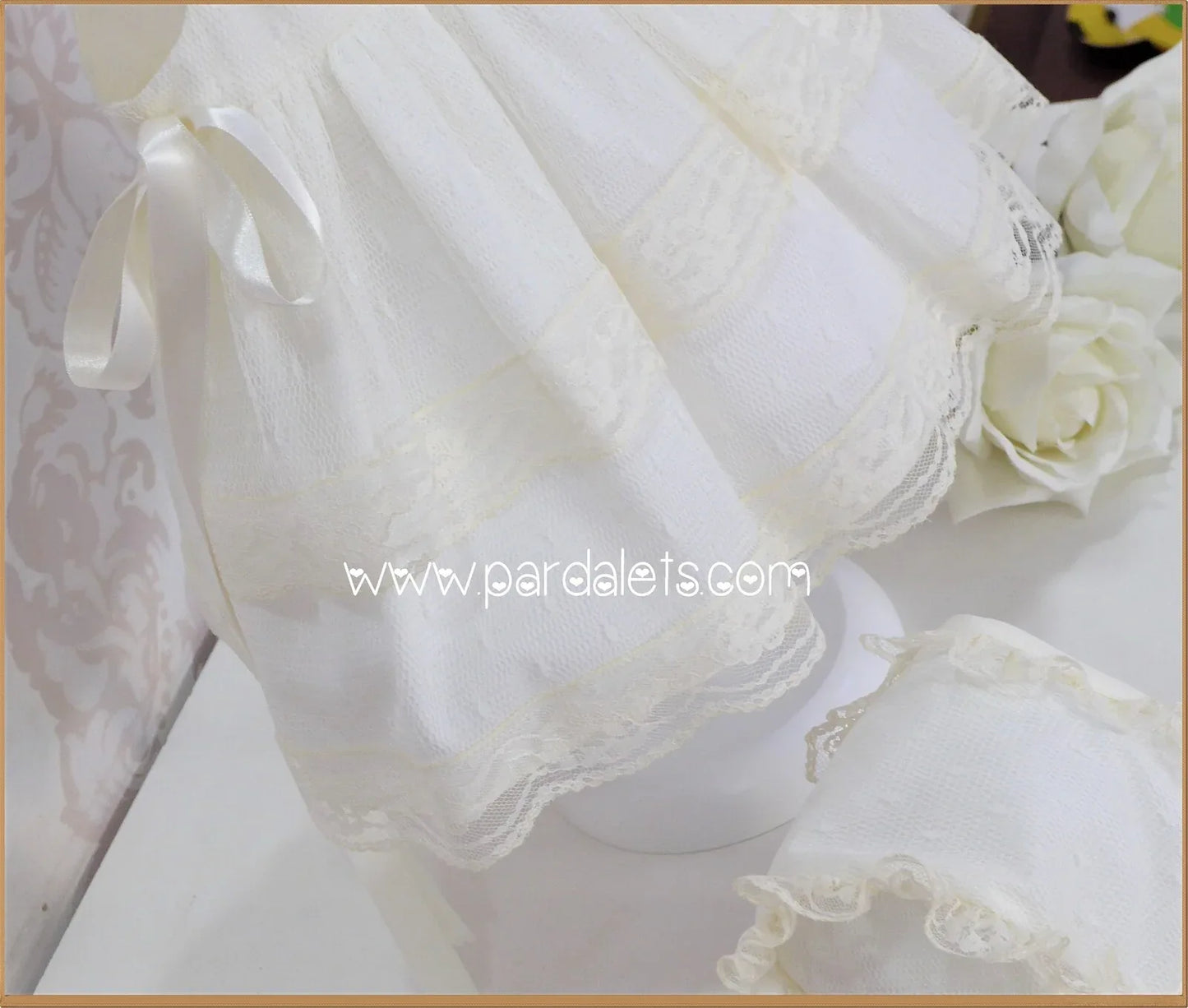 Vestido de tul beig con capota - PARDALETS