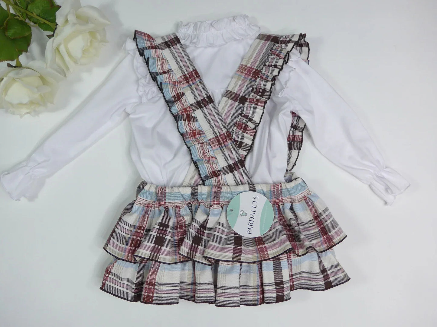 Conjunto braguita volantes con tirantes y camiseta blanca - PARDALETS
