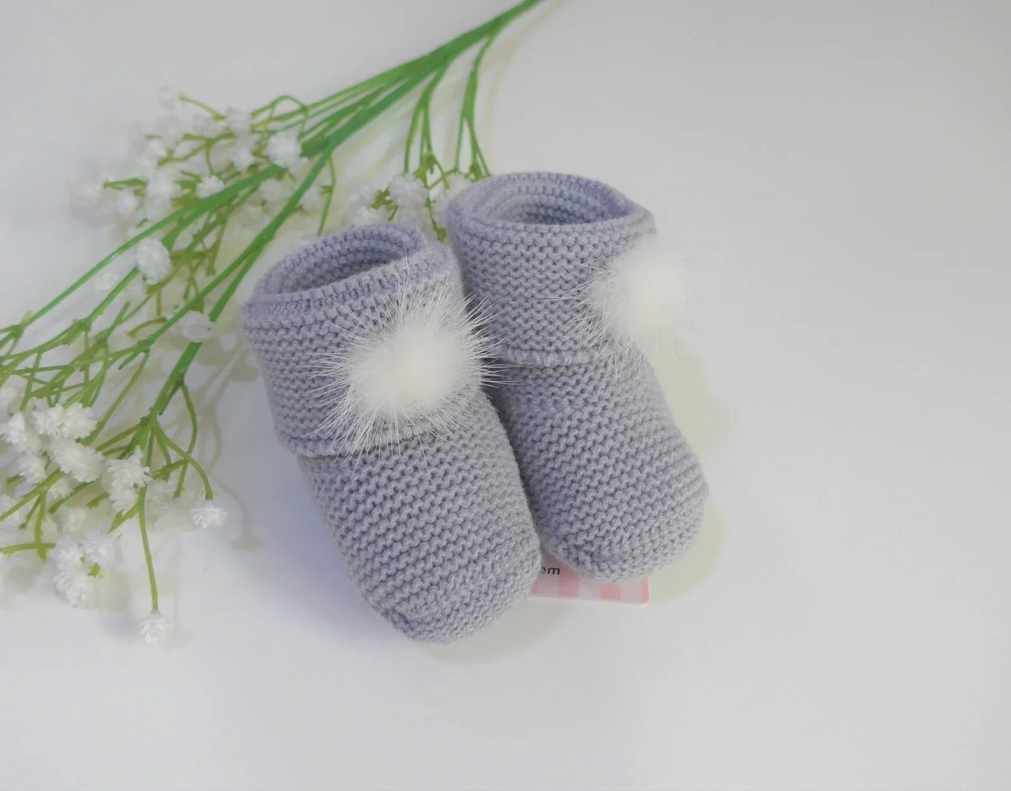 Patuco gris con pompon pelo blanco - PARDALETS
