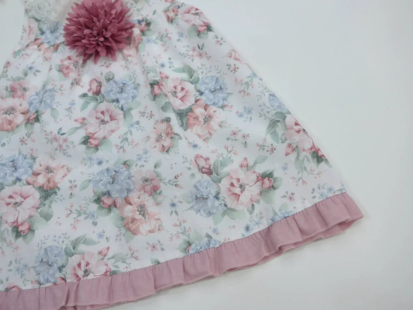 Vestido plumeti estampado flores con cuello de puntilla y pompón - PARDALETS