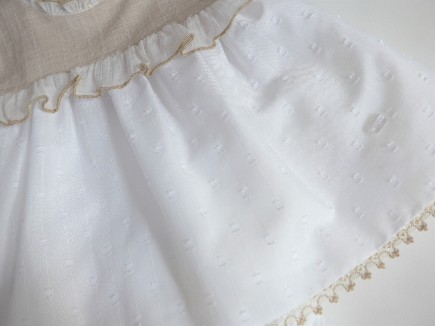 Jesusito blanco y lino beig "Egipto"