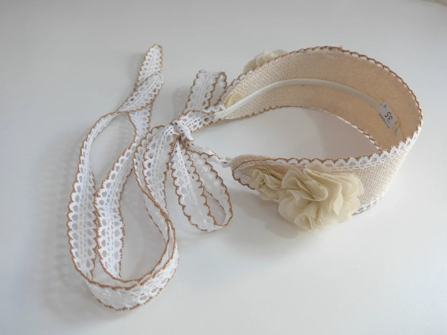 Capota beig con tira bicolor para atar - PARDALETS