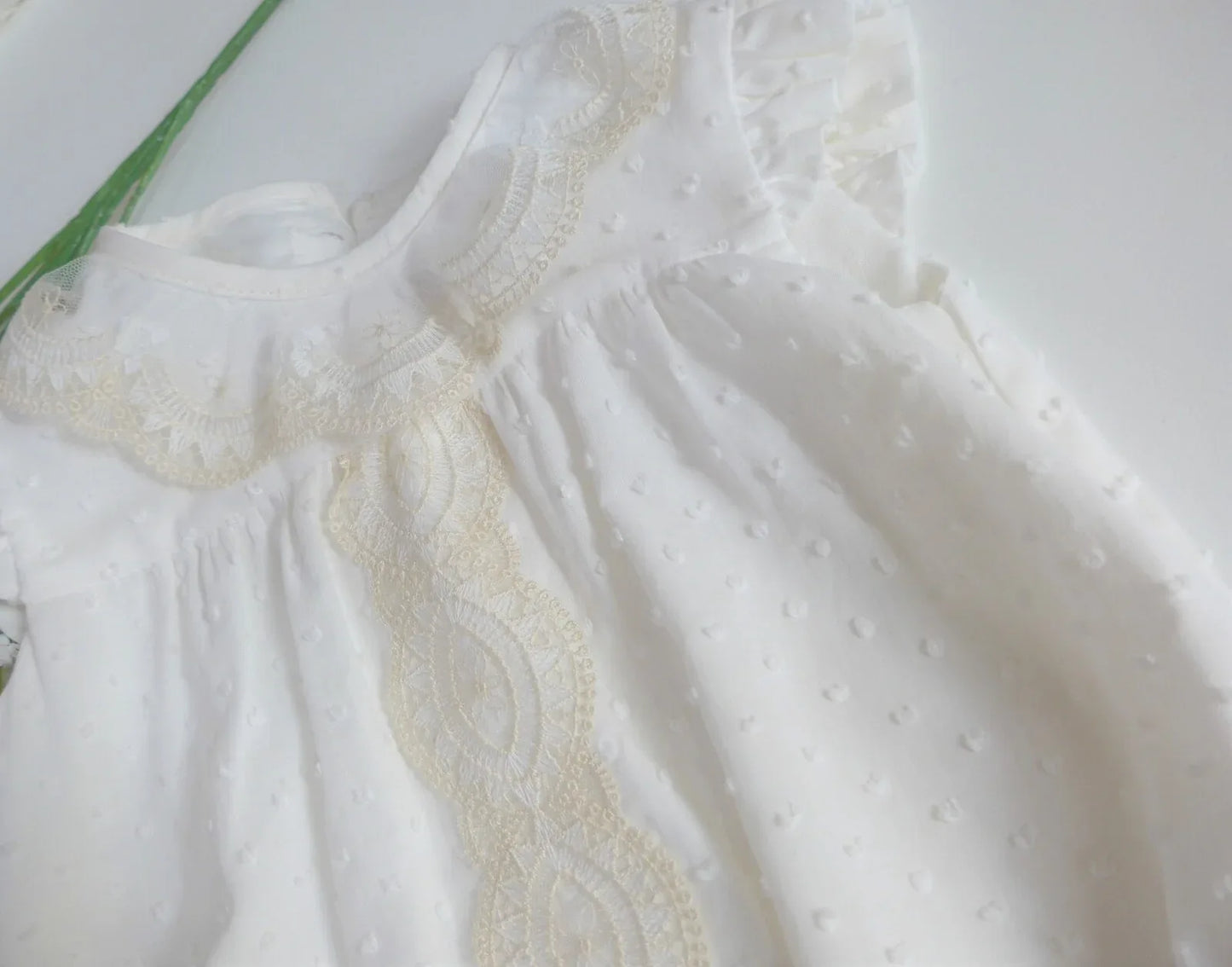 Pelele plumeti beig con cuello puntilla - PARDALETS