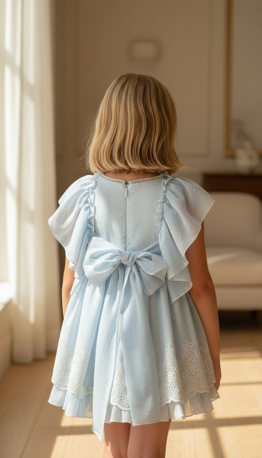 Vestido gasa bordada celeste con volantes