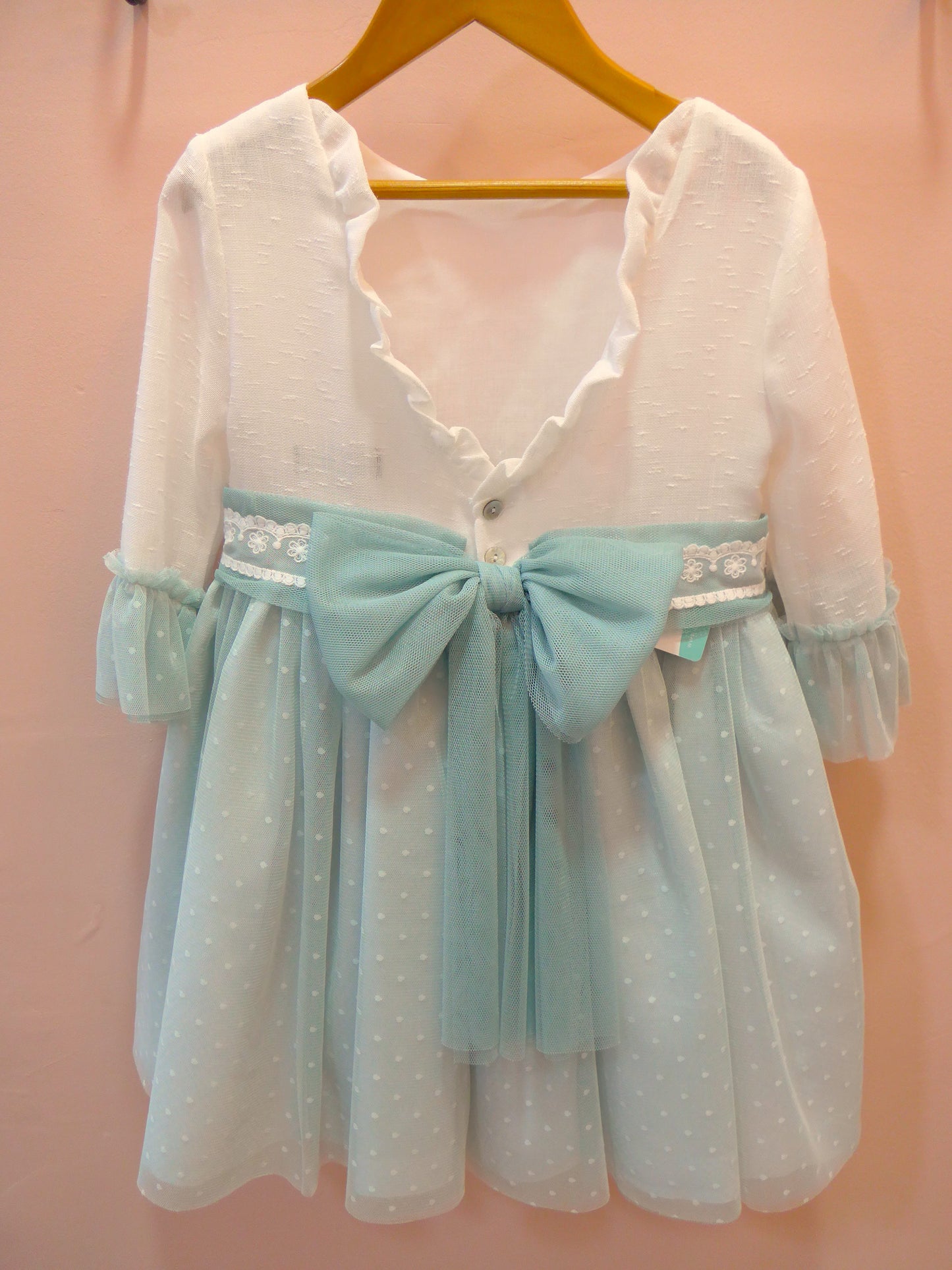 Vestido tul verde manga con volante