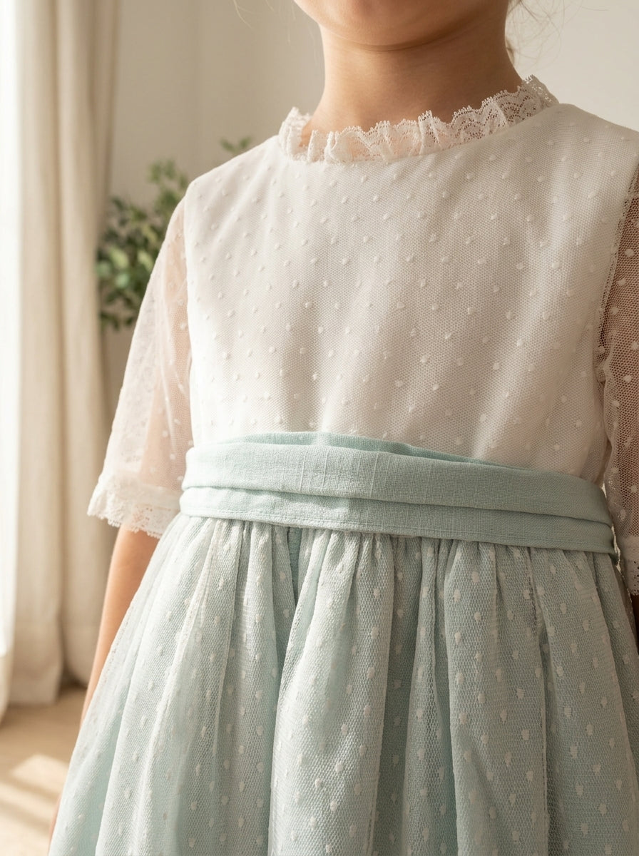 Vestido tul de plumeti y fajin e interior lino