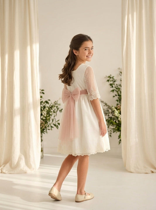 Vestido tul bordado manga francesa y fajin rosa