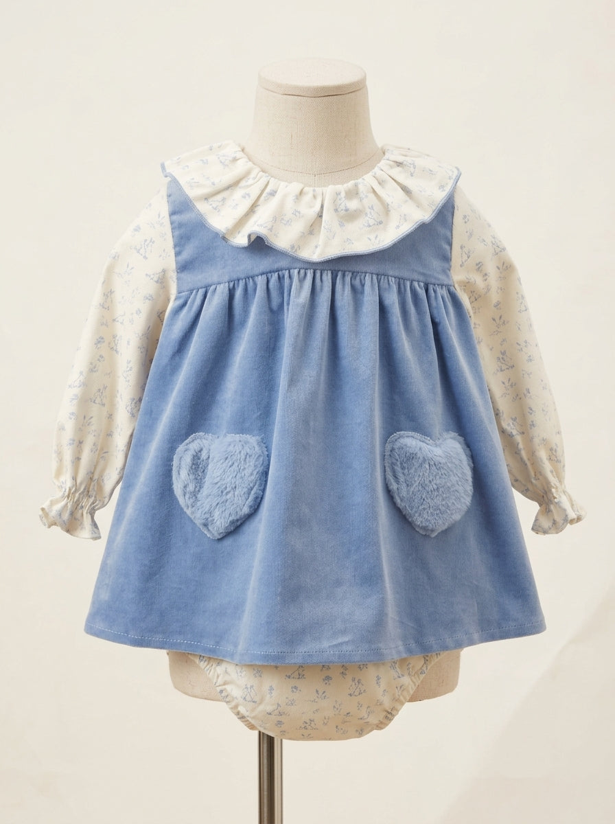 Vestido cuerpo azul con detalle corazones pelito y braguita