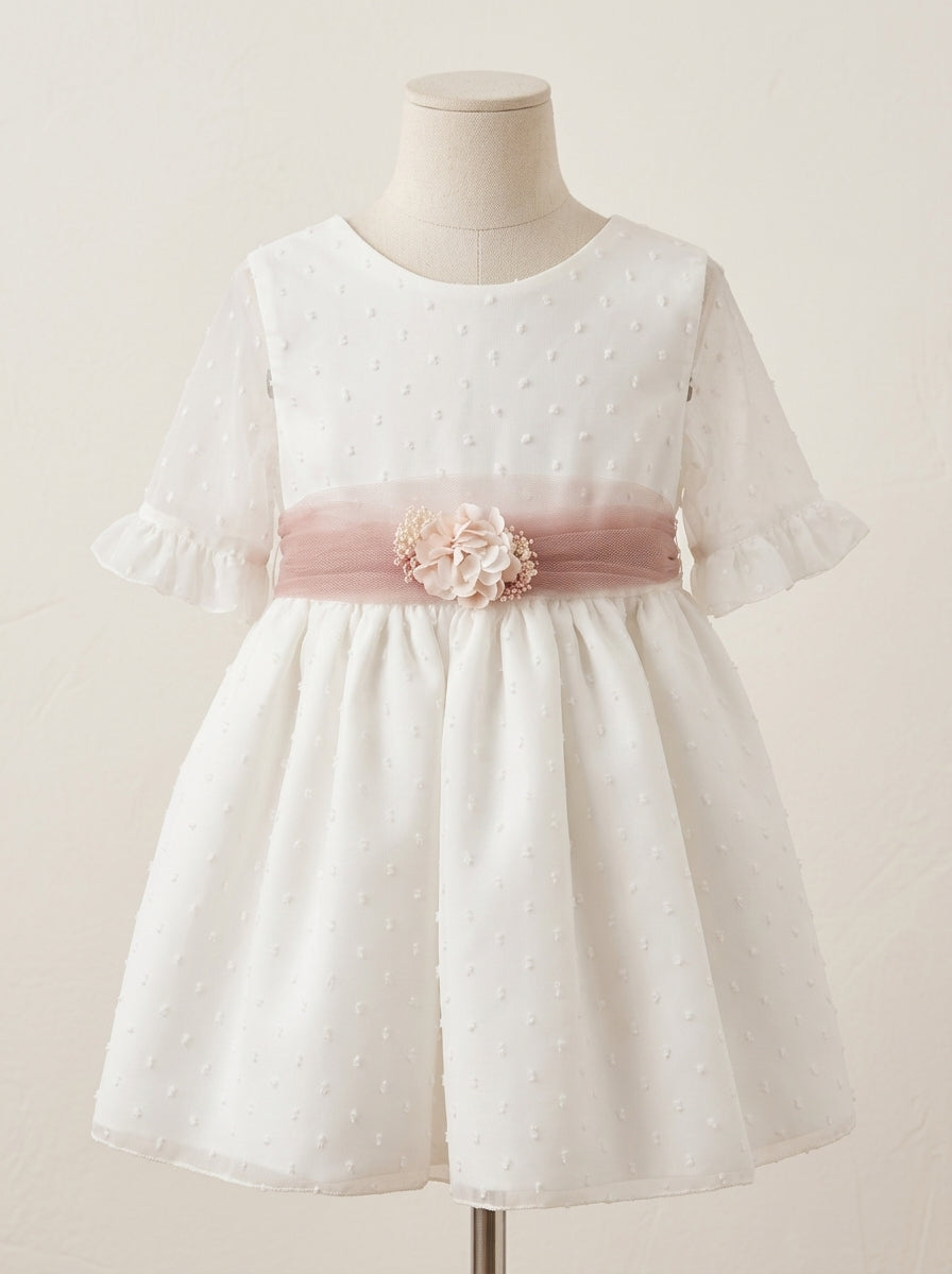 Vestido tul de plumeti y fajín tul con broche de flores