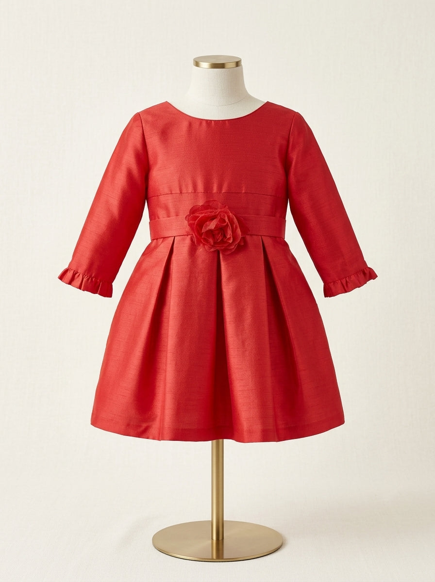 Vestido seda salvaje rojo con tablas y broche en un lado
