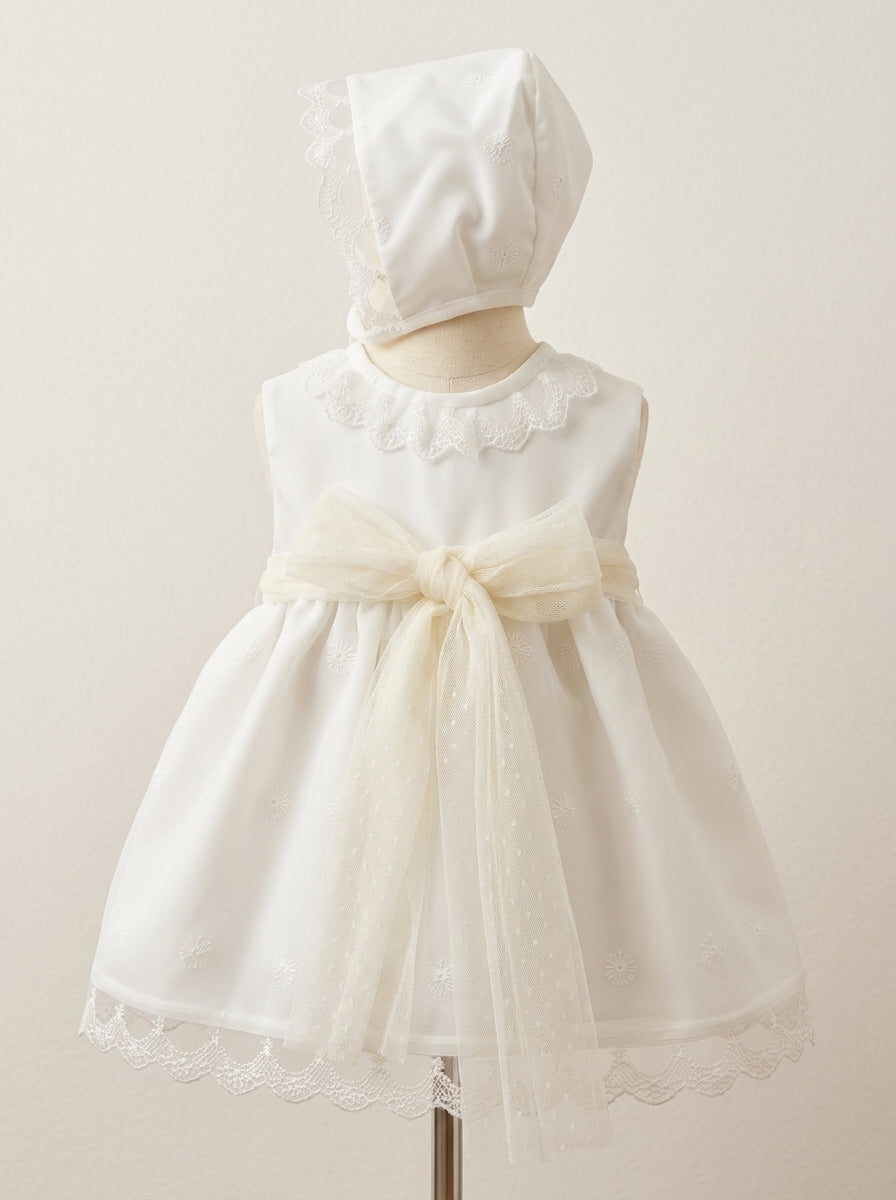 Jesusito tul bordado con capota a juego y lazo de tul beig