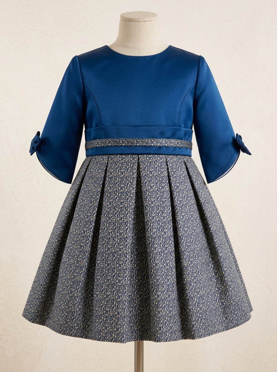 Vestido azul manga francesa con lazo y falda jaspeada