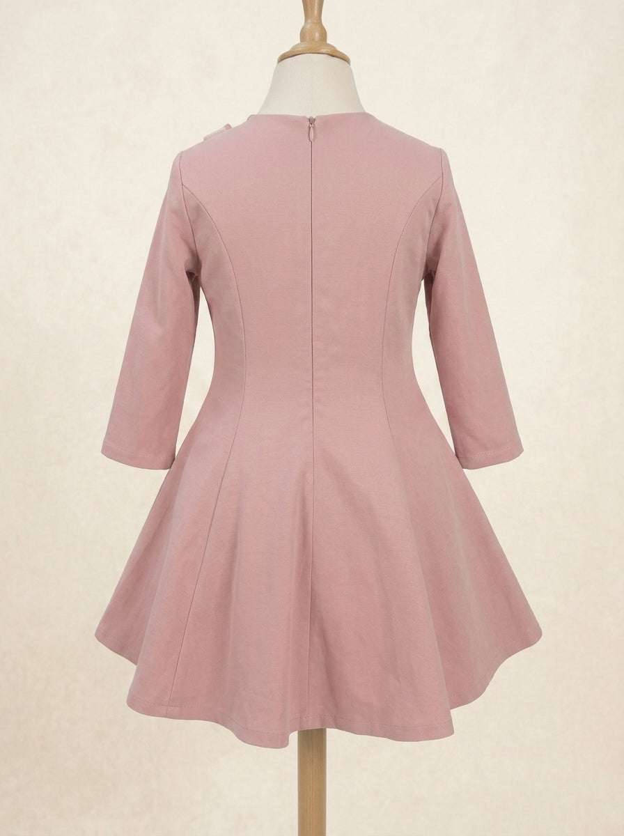 Vestido punto roma rosa maquillaje detalle floral lateral