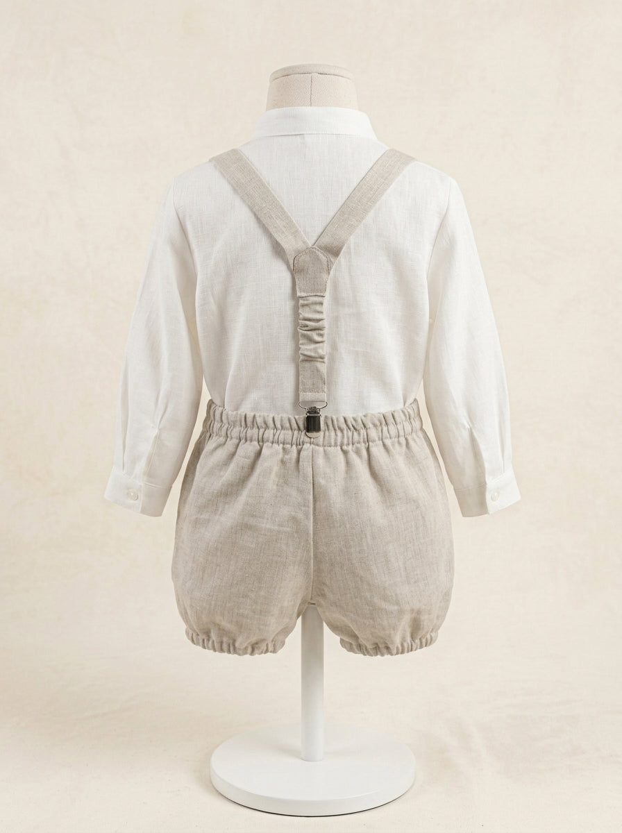 Conjunto camisa de lino beig y short arena con tirantes y pajarita