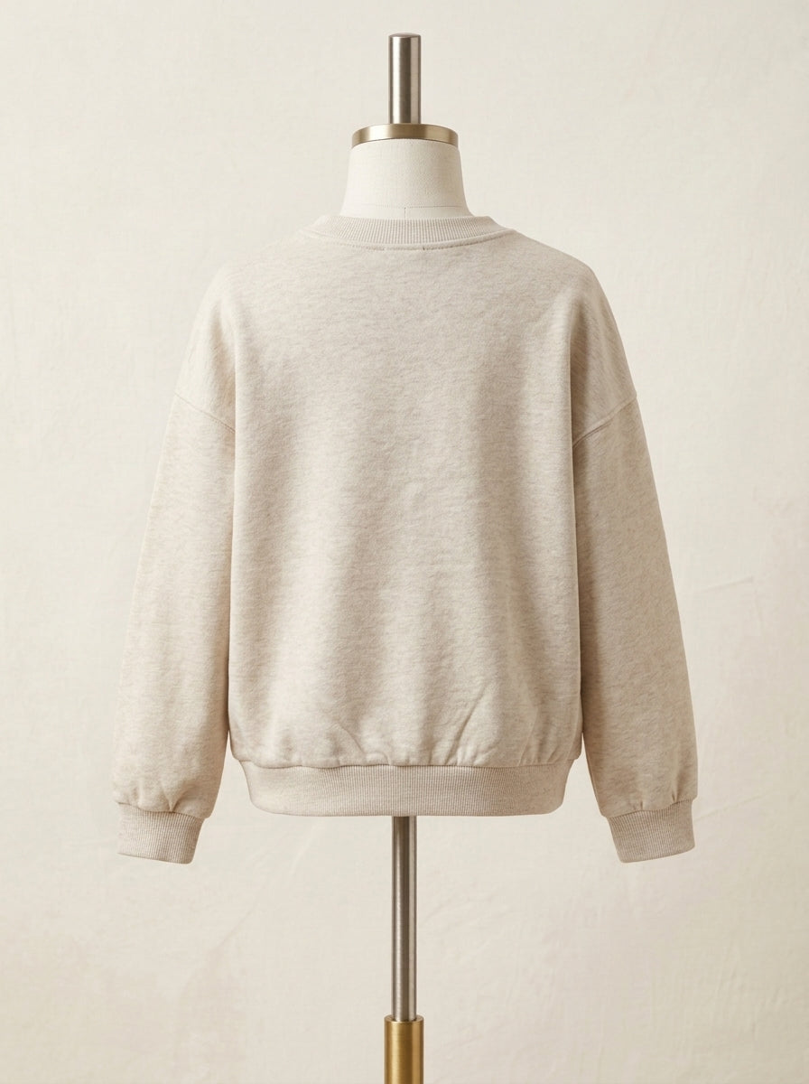 Sudadera arena con gorritos bordados