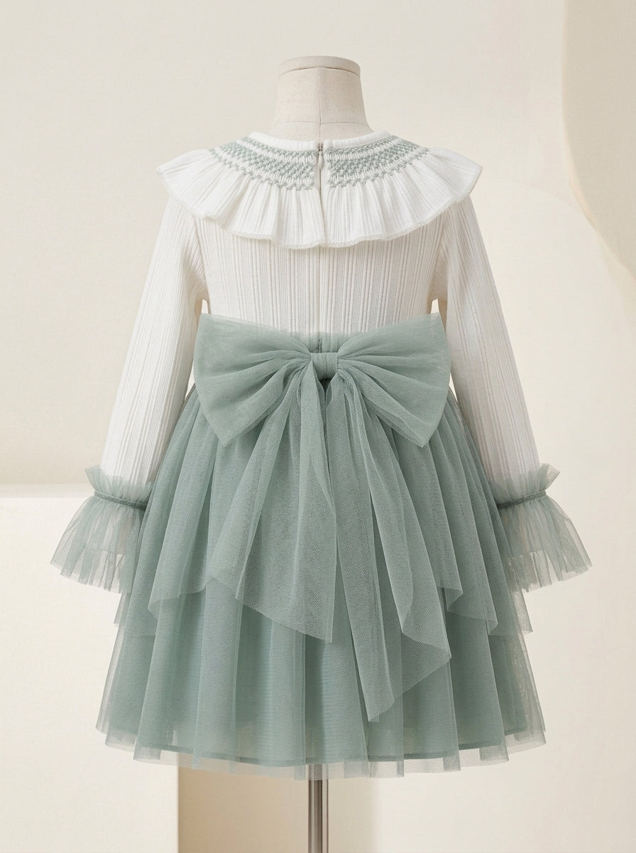 Vestido beig y falda tul verde