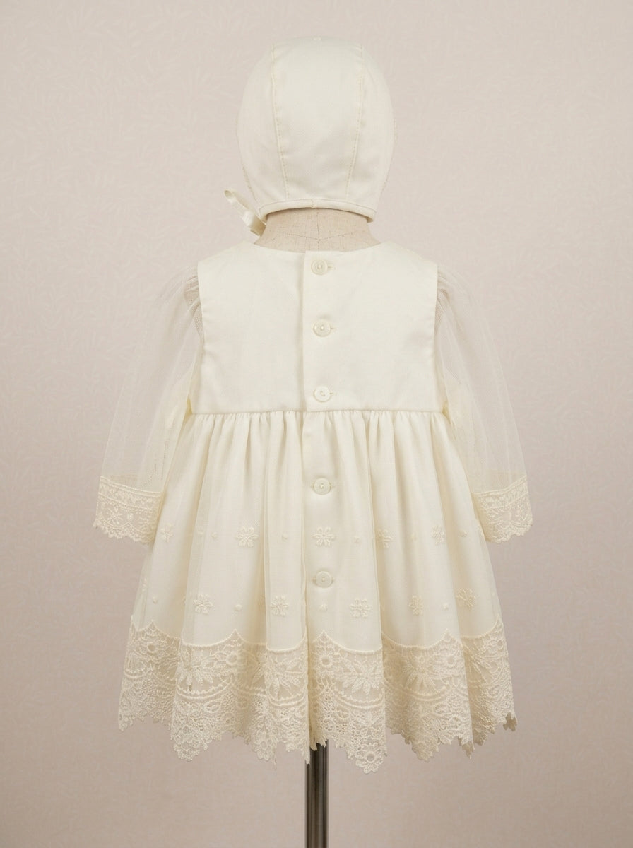 Vestido tul bordado manga larga con capota