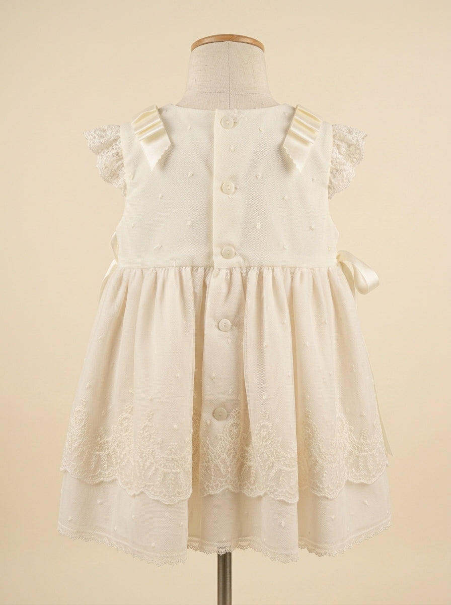 Vestido tul bordado beig con falda tul rosa y capota