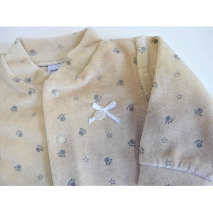 Pijama terciopelo camel y huellitas grises