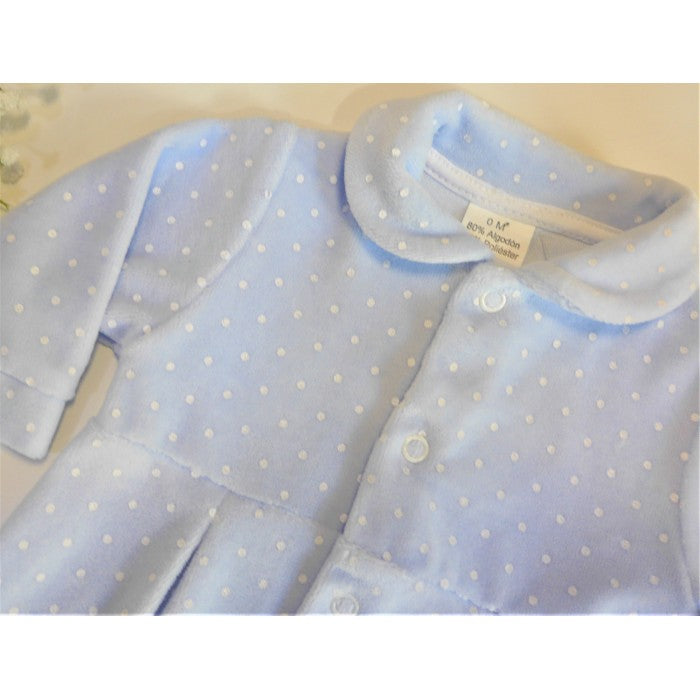 Pijama terciopelo celeste y topitos blancos