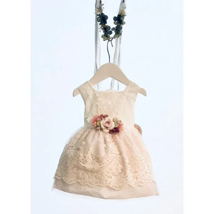 Vestido tul bordado cuerpo beig falda rosa broche flor - PARDALETS