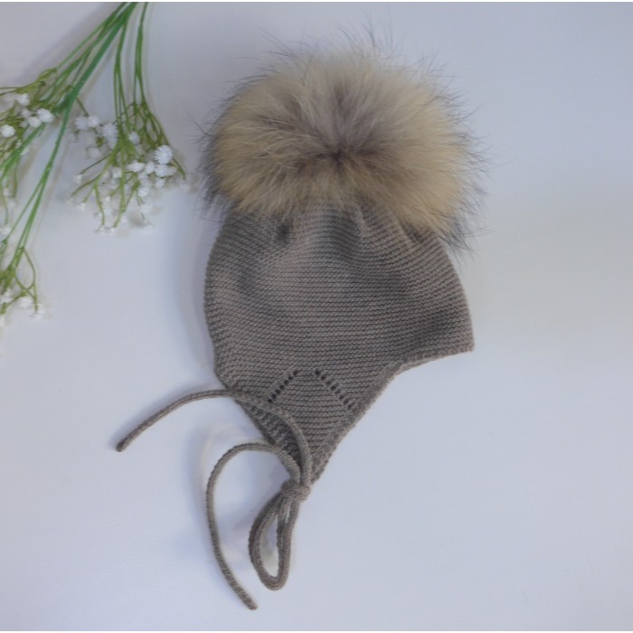 Gorro lana orejero topo con pompon pelo natural meses