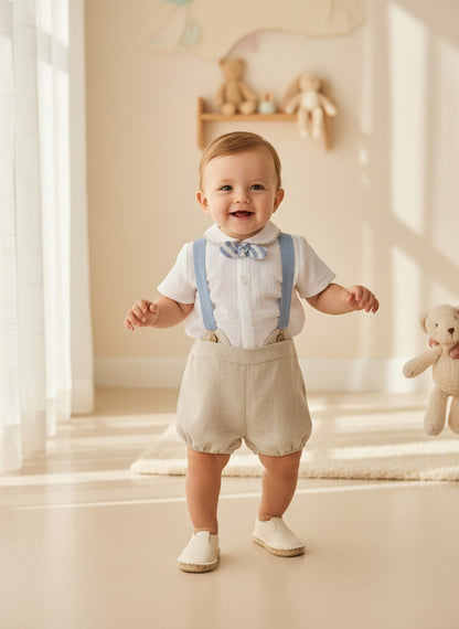 Conjunto camisa blanca y bombacho beig con tirantes y pajarita rayas "Nagare"