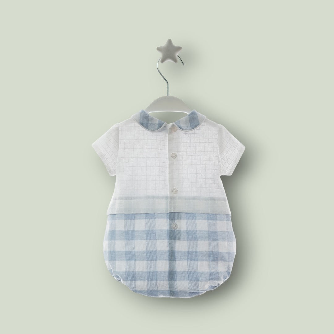 Pelele blanco y cuadros azules