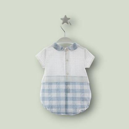 Pelele blanco y cuadros azules