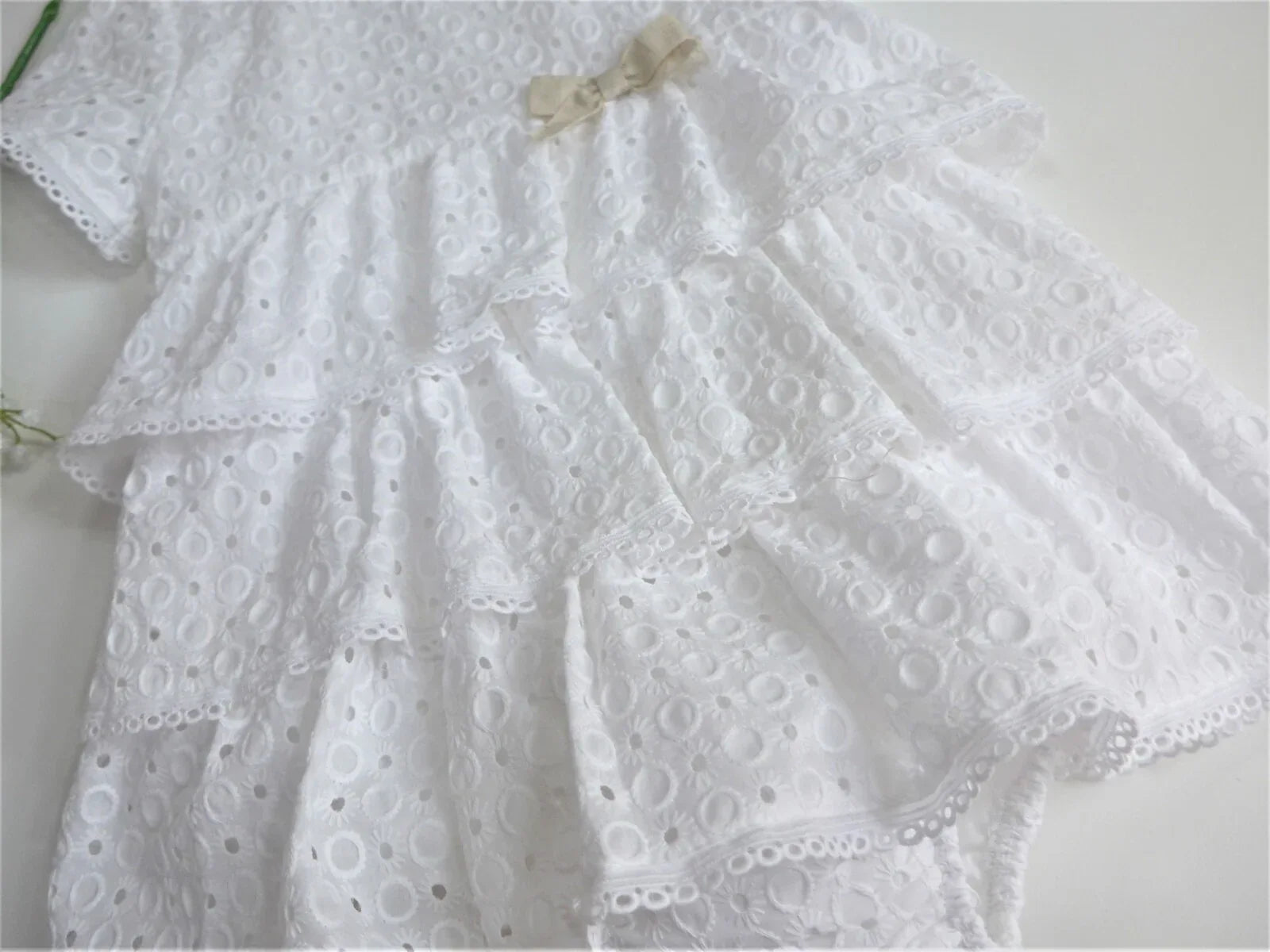 Vestido blanco troquelado con braguita - PARDALETS