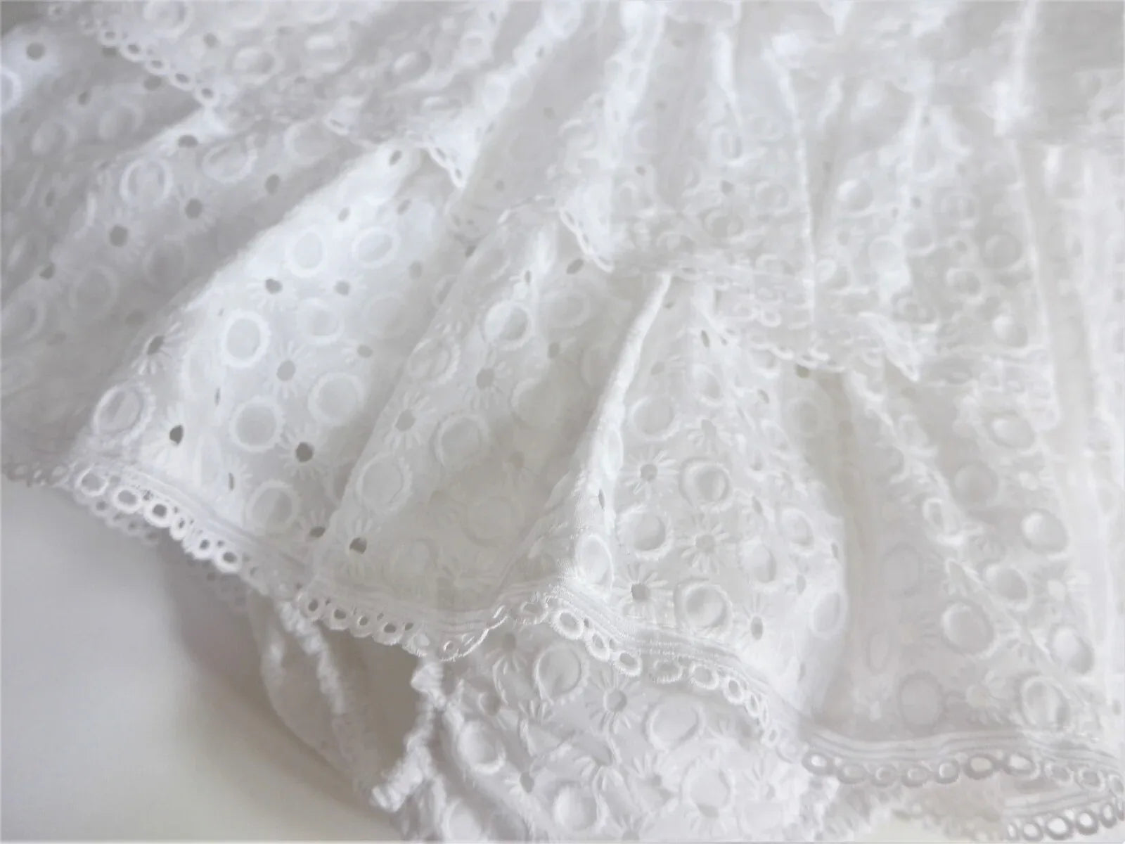 Vestido blanco troquelado con braguita - PARDALETS