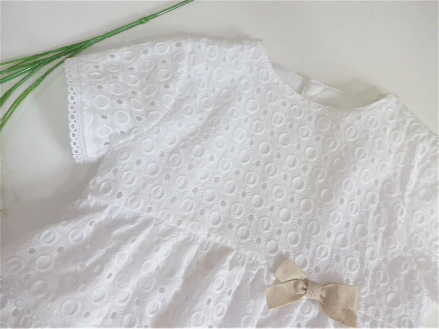 Vestido blanco troquelado con braguita - PARDALETS
