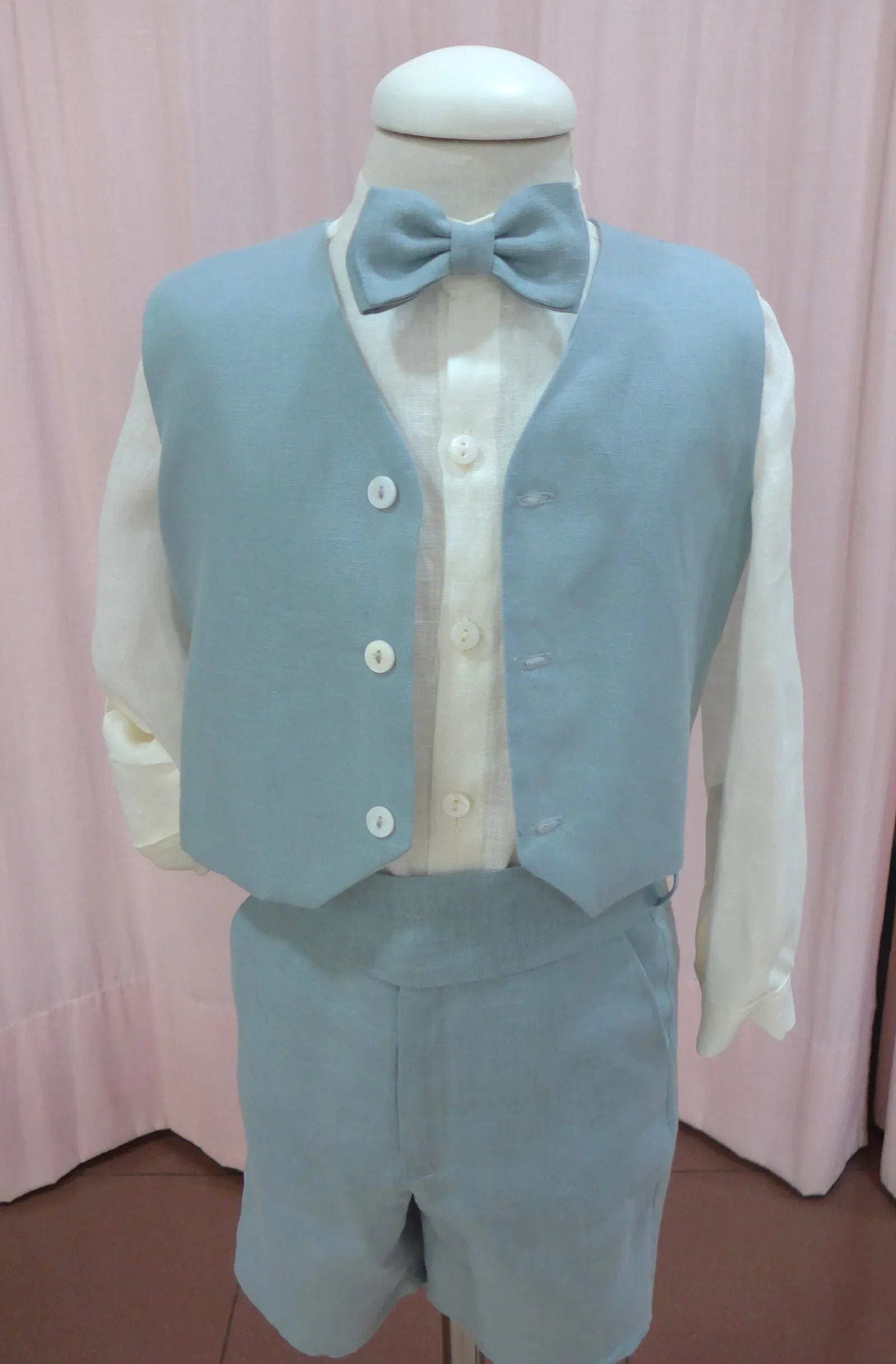 Conjunto camisa lino beig, short azul oceano con fajin y pajarita - PARDALETS