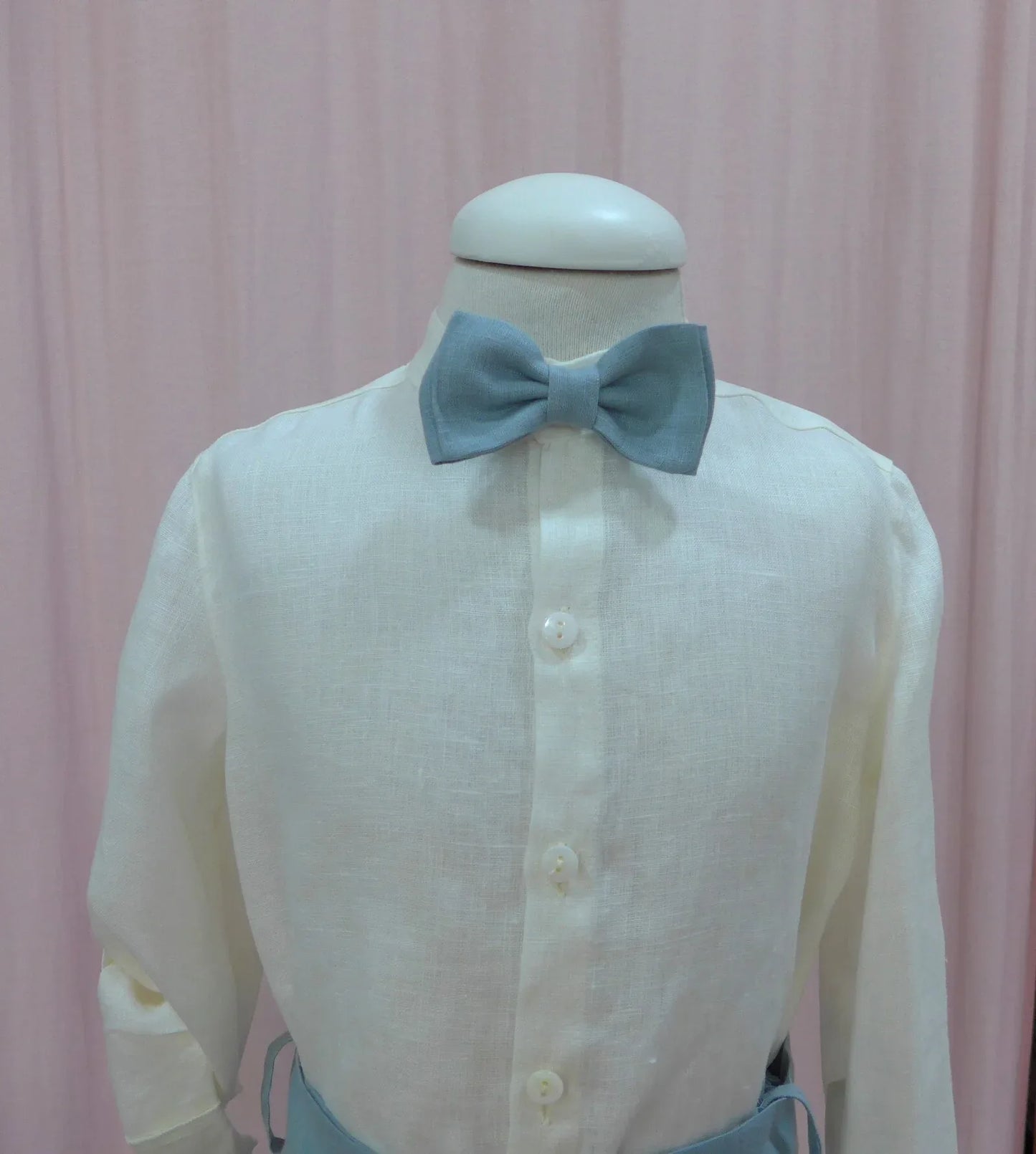 Conjunto camisa lino beig, short azul oceano con fajin y pajarita - PARDALETS