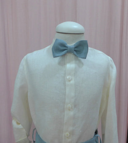 Conjunto camisa lino beig, short azul oceano con fajin y pajarita - PARDALETS