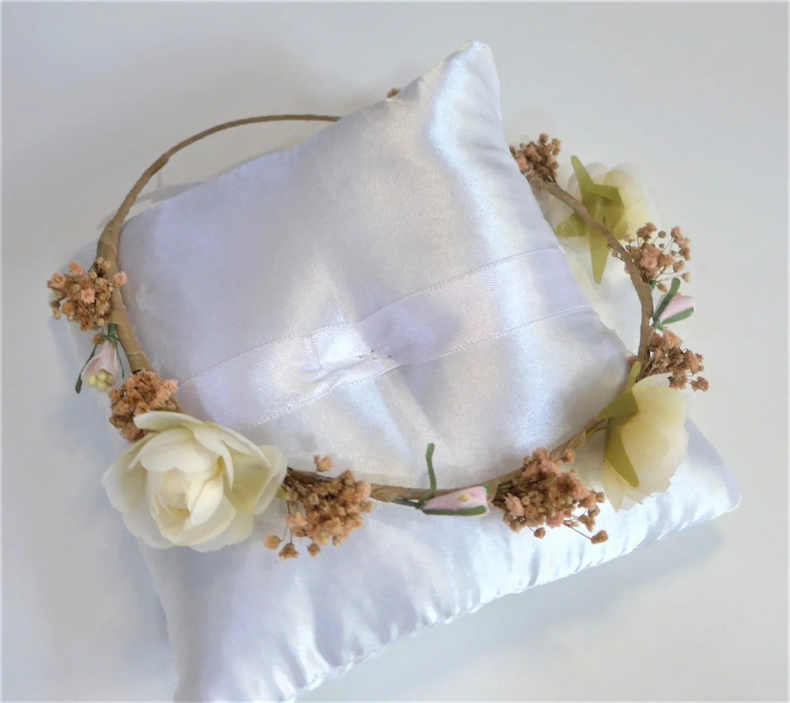 Corona flores beig y rosas con paniculata rosa - PARDALETS