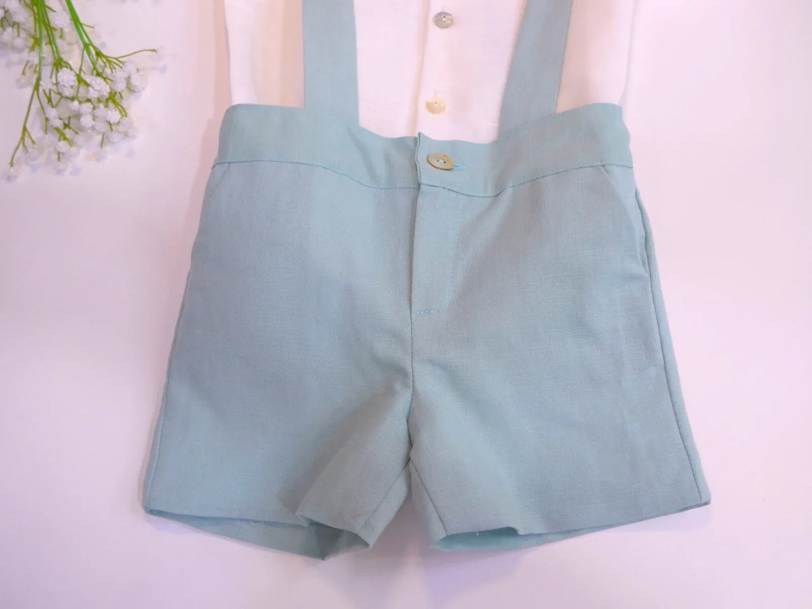 Conjunto camisa beig y short con tirantes verde - PARDALETS