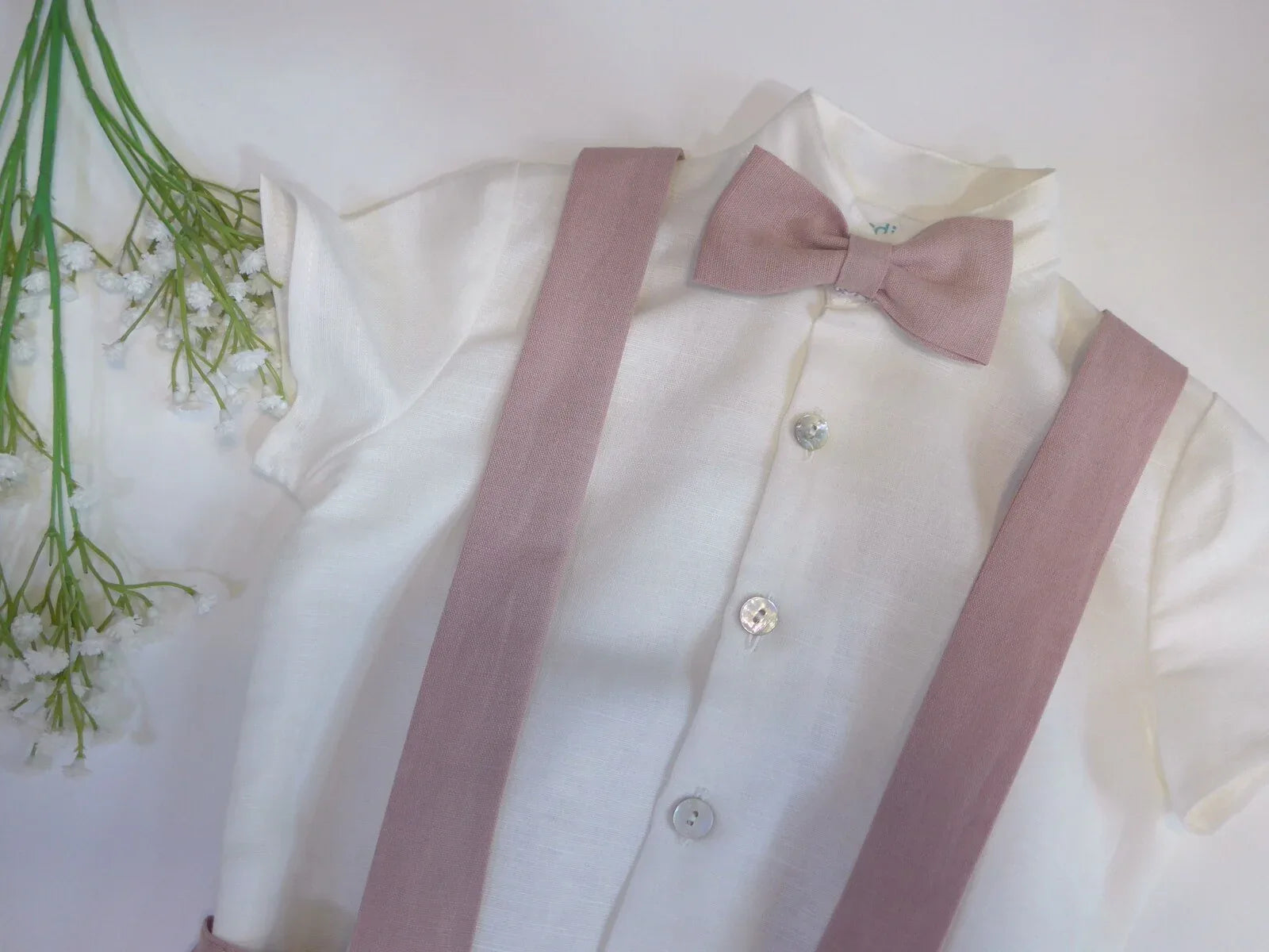 Conjunto camisa beig y short con tirantes rosa empolvado - PARDALETS