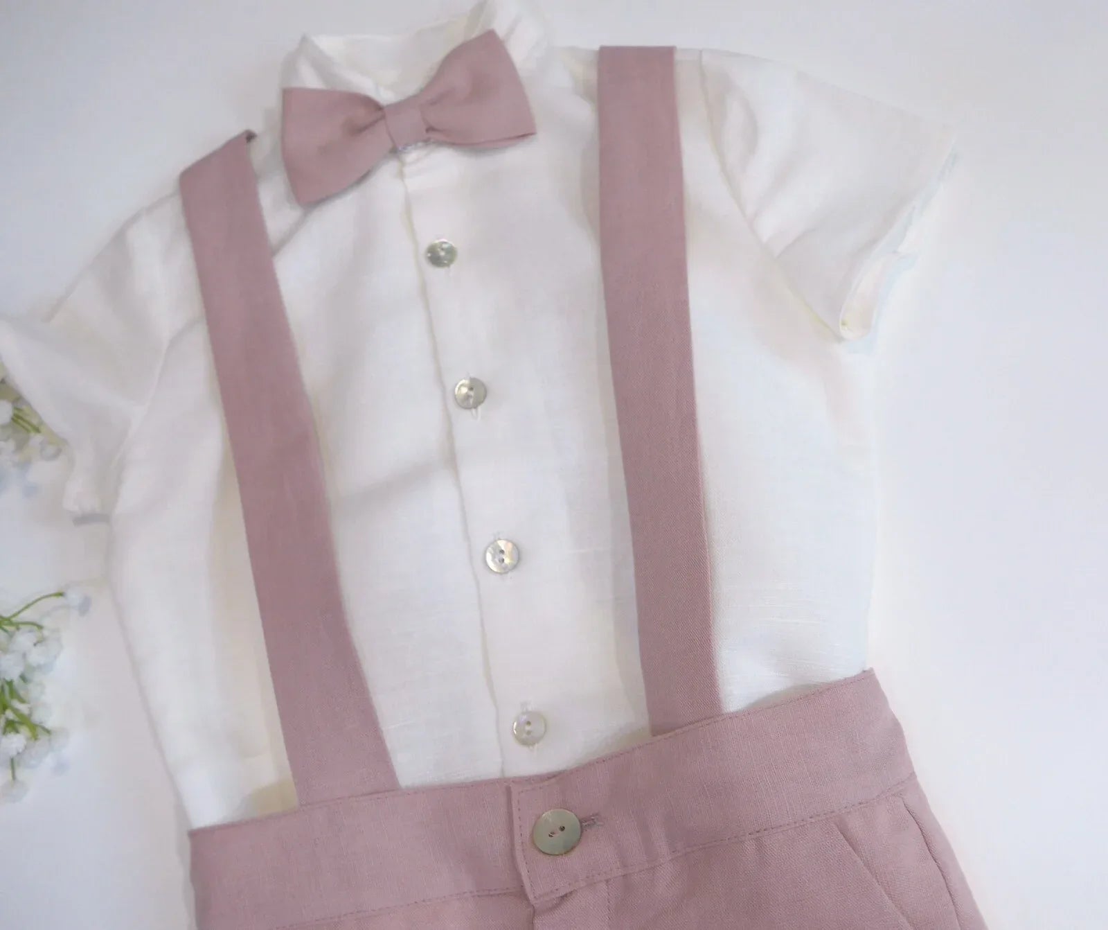 Conjunto camisa beig y short con tirantes rosa empolvado - PARDALETS