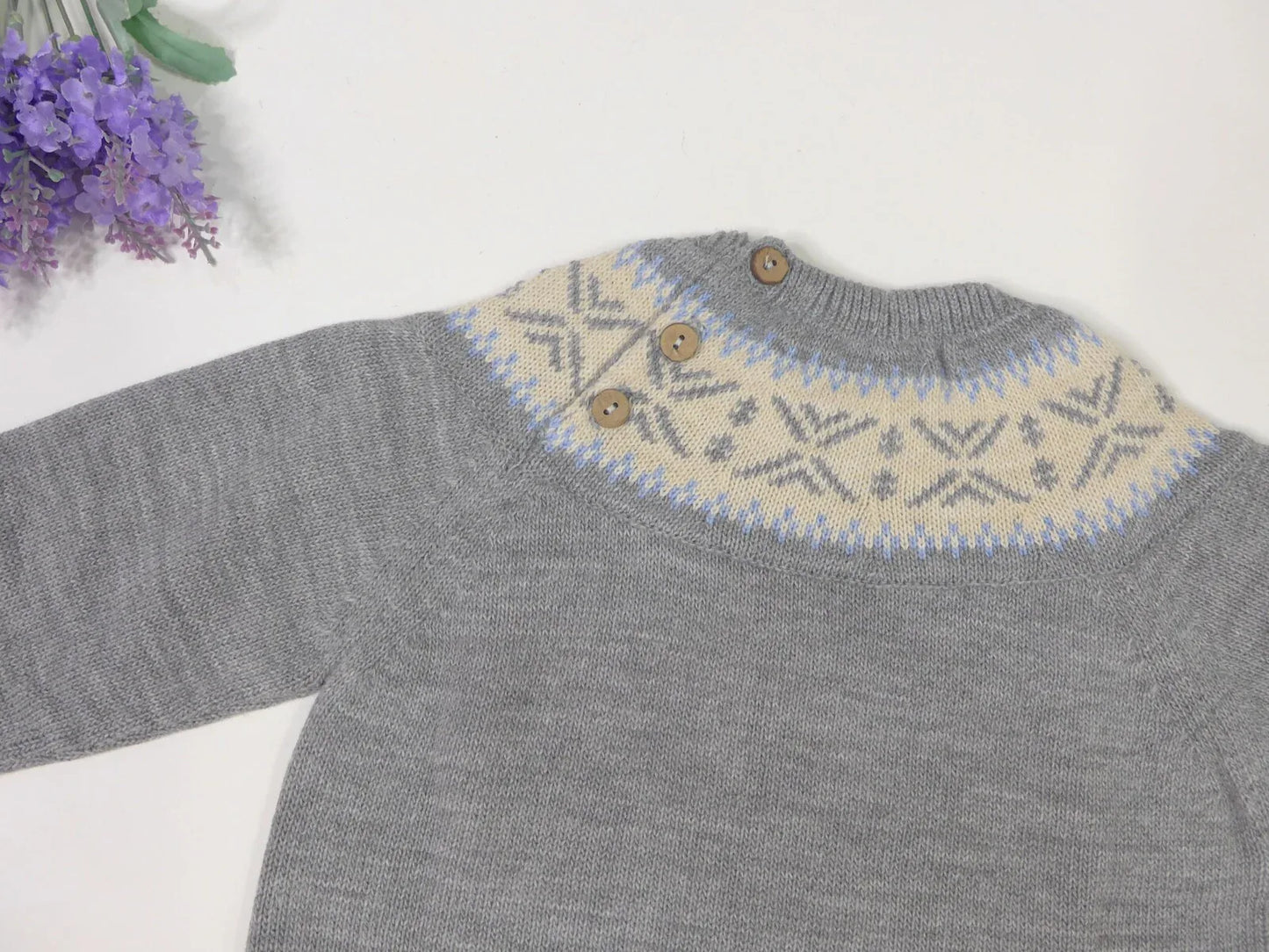Jersey gris con greca celeste y beig - PARDALETS