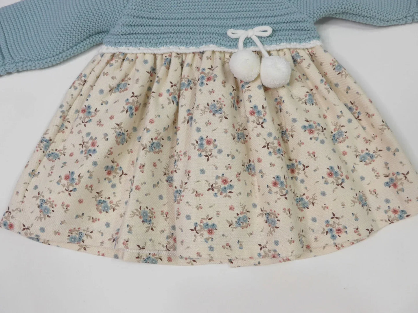 Vestido verde empolvado y florecitas verdes - PARDALETS