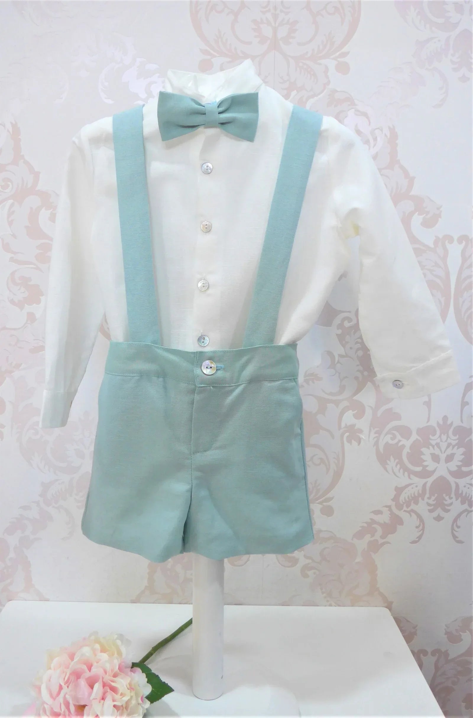 Conjunto camisa beig y short con tirantes verdes - PARDALETS