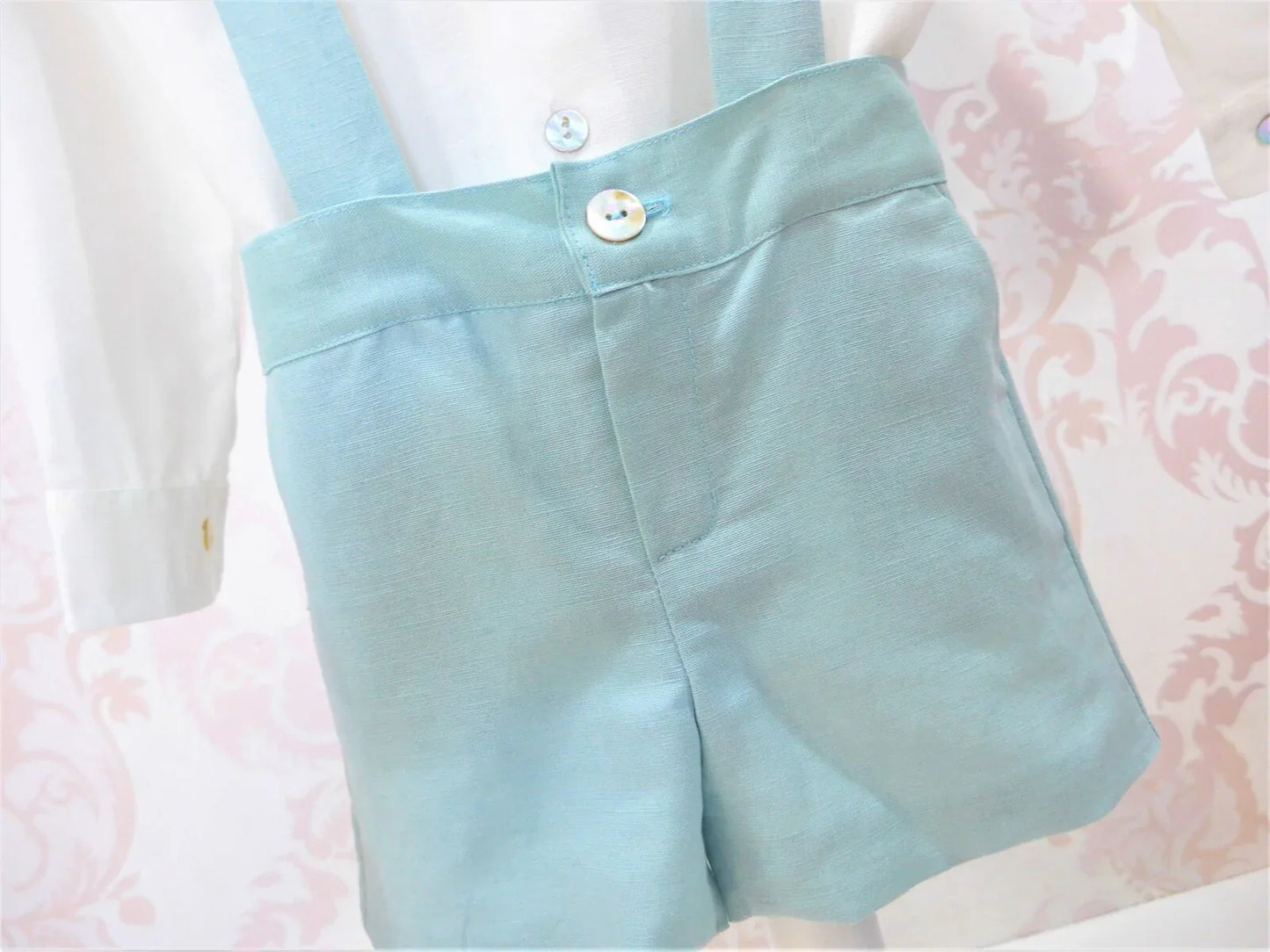 Conjunto camisa beig y short con tirantes verdes - PARDALETS