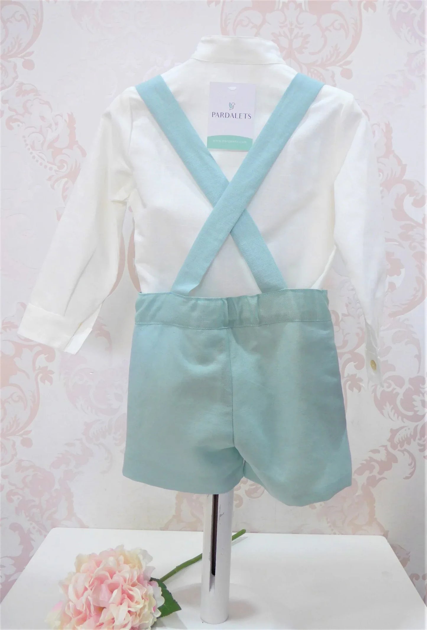 Conjunto camisa beig y short con tirantes verdes - PARDALETS